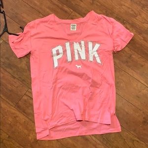 pink t shirt